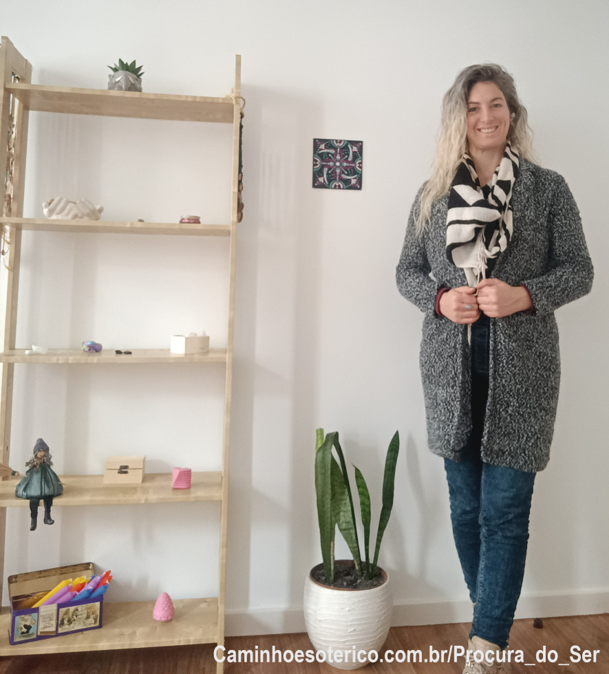 Olá iluminada(o) ✨
Sente-te em casa, aqui procuramos todos pelo mesmo... Ser!

Ao fazeres a tua assinatura mensal comigo, passas a ter acesso a todos os conteúdos que vou partilhando por aqui, terás direito a 2 perguntas específicas mensais e ainda a uma leitura por mês para 2 áreas à tua escolha.

*Não faço leituras sobre vida de terceiros (incluindo filhos maioridade, familiares, ex-companheiros), saúde, morte e gravidez.

Somos uma tribo, buscadores da sabedoria interna 🦉  partículas da mesma fonte Divina.

Grata por chegares até mim! 🪽