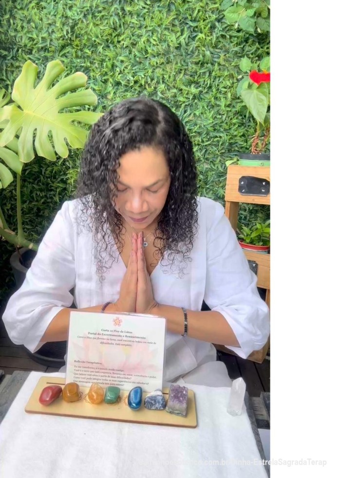 Venha comigo nessa e receba este envio de reiki a energia do amor universal .A palavra Reiki vem do japonês e é formada por duas partes:
Rei - significa energia universal,  a energia divina, espiritual, que está presente em tudo.
Ki - é a energia vital, aquela que flui dentro de nós, a mesma que em outras culturas é chamada de prana ou chi.
Ou seja, Reiki é a união da energia universal com a nossa energia vital.
É quando essa energia maior flui através de nós para restaurar, equilibrar e harmonizar o nosso ser.” ✨
https://youtu.be/qX3hXrgUWkU?si=IsjxT3AJcSS6J2iv.
